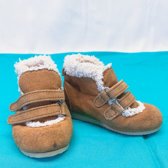 baby GAP Warm Fur Lined Winter Booties Shoes Boots | Infant 4 | Unisex UGG Style - Picture 2 of 9